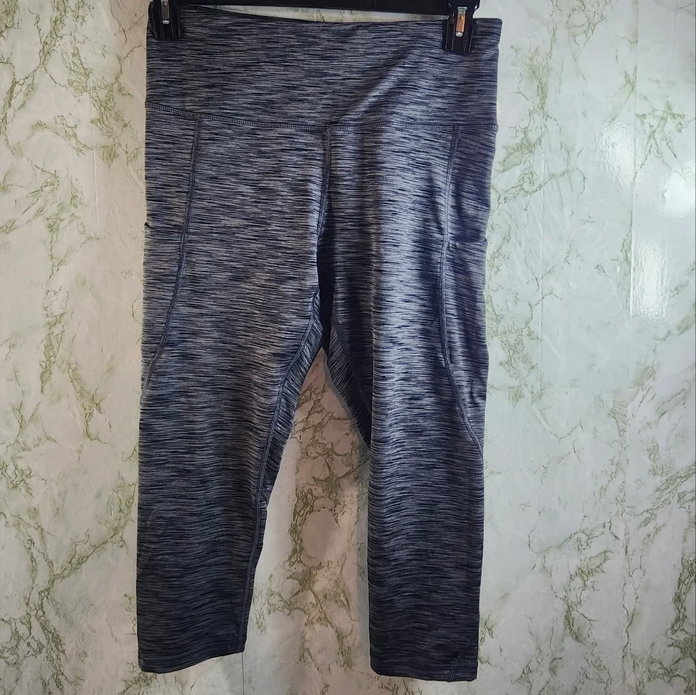 FUNANI Gray Capri Leggings - Picture 2 of 13